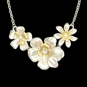 🌸Silver Flower Costume Necklace with small faux gold flowers